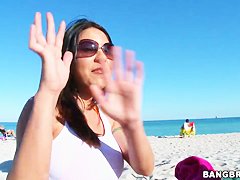 Sexy lesbians Candi Cox, Izy Bella Blue and Mercedes Lynn play around