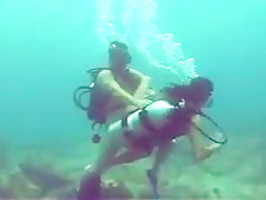 Milfhunter in scuba action