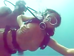 Milfhunter in scuba action