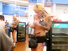 Seminua no walmart - stripper girl in walmart