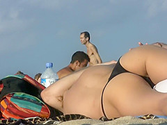 Pussy and ass slip from bikini