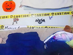 Jeune salope deluree se gode l anus