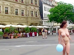 Jeune fille modele gros nibards deshabille exhibition