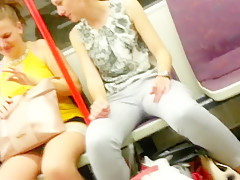 Girls like to look u bahn 1