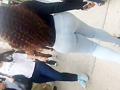 Ghetto milf bubble butt in tight jeans
