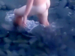 Caught this lady giving a beach blowjob