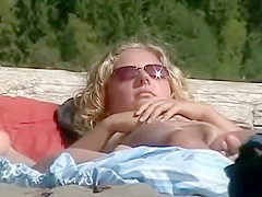 Voyeur zooms on milf's pussy