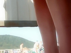 Sun burnt ass spied in a beach cabin