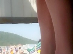 Sun burnt ass spied in a beach cabin