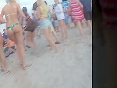 Amazing butt cheeks clap together