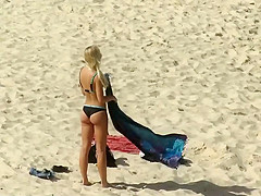 Three amazing bubble butts on beach