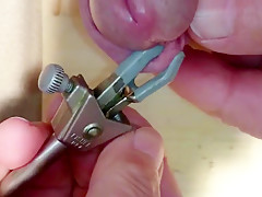 Mit hilfsmitteln ein wenig gewichst.