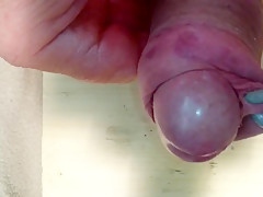 Mit hilfsmitteln ein wenig gewichst.