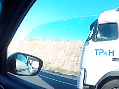 Je suce mon sex toy mon homme sur la route