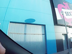 Je suce mon sex toy mon homme sur la route