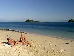 Blonde bimbo makes a hot manual stimulation at the beach