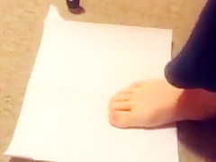 Painting my toe nails