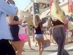Hotties filmed in secret while waking on the street in sexy mode