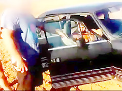 Exibicionismo na estrada rural com amiga