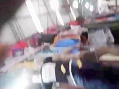 Morocha hermosa en el outlet de sarandi