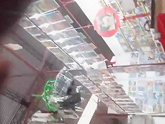 Morocha hermosa en el outlet de sarandi