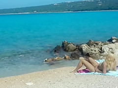 Pag junior sexy blonde flashing tits