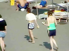 Jeune japonaise docile baisee exterieur exhibee