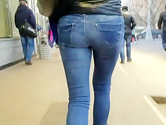 Girl with tight ass is walking down the street