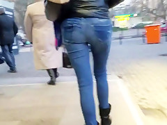 Girl with tight ass is walking down the street