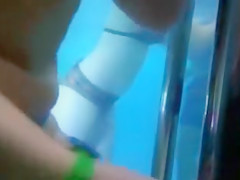 Mutual masturbation inside the pool