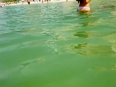 Long-haired Latina babe has fun at the beach with her mom