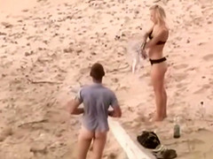 Succulent girlfriend decides to have sex on the Crimean beach