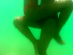 My girlfriend's pussy cheats on me underwater