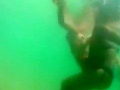 My girlfriend's pussy cheats on me underwater