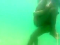 My girlfriend's pussy cheats on me underwater