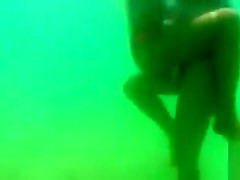 My girlfriend's pussy cheats on me underwater