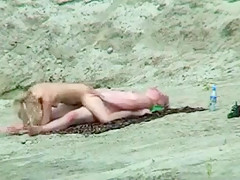 Fucking on the beach is always hot !