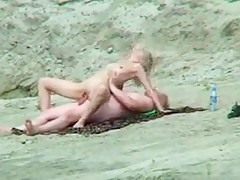 Fucking on the beach is always hot !
