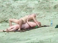 Fucking on the beach is always hot !