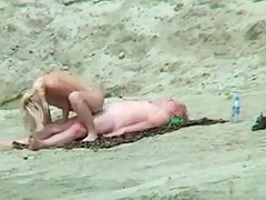 Fucking on the beach is always hot !