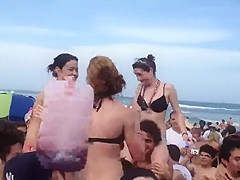 Sexiest girls of the beach are the stars of the day!