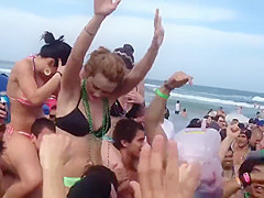 Sexiest girls of the beach are the stars of the day!