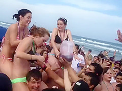 Sexiest girls of the beach are the stars of the day!