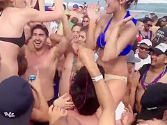 Sexiest girls of the beach are the stars of the day!