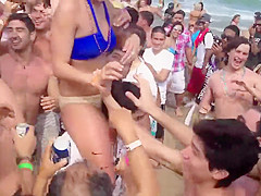 Sexiest girls of the beach are the stars of the day!