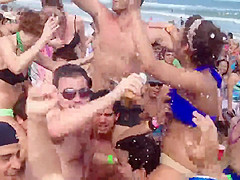 Sexiest girls of the beach are the stars of the day!