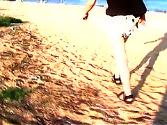 Walk the beach with damaged shot jeans 00