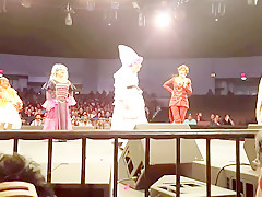 Niurka ensenando tetas en obra de teatro la semesienta