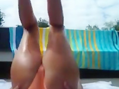 Sunbathing rub and pee