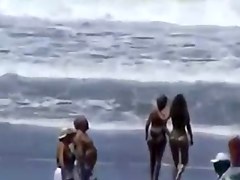 Spying Mom & not daughter Bikini - Round Ass - Beach Voyeur